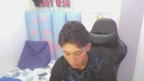 Snapshot of liam_play chatting on May 26, 2:35 pm LIAM online show from May 26, 2:35 pm