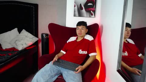 Snapshot of liam_sean chatting on February 18, 12:12 pm Liam online show from February 18, 12:12 pm