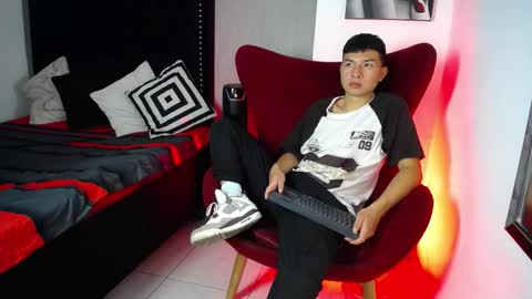 Snapshot of liam_sean chatting on February 20, 11:54 am Liam online show from February 20, 11:54 am