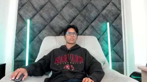 Snapshot of liamkron chatting on May 11, 11:16 am Liam twink big dick online show from May 11, 11:16 am