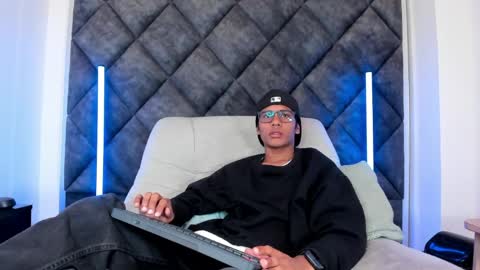 Snapshot of liamkron chatting on May 12, 11:51 am Liam twink big dick online show from May 12, 11:51 am