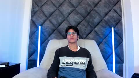 Snapshot of liamkron chatting on May 13, 12:02 pm Liam twink big dick online show from May 13, 12:02 pm