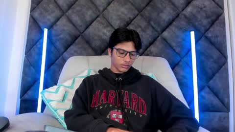 Snapshot of liamkron chatting on May 19, 10:43 am Liam twink big dick online show from May 19, 10:43 am