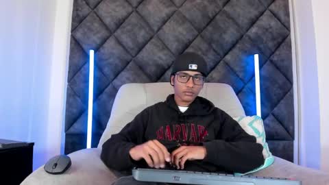 Snapshot of liamkron chatting on May 21, 10:44 am Liam twink big dick online show from May 21, 10:44 am