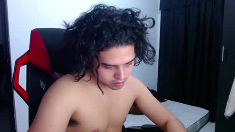 Snapshot of liamrides chatting on November 16, 1:11 am liamrides online show from November 16, 1:11 am