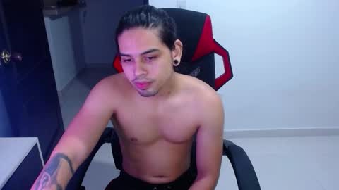 Snapshot of liamrides chatting on November 27, 10:45 pm liamrides online show from November 27, 10:45 pm
