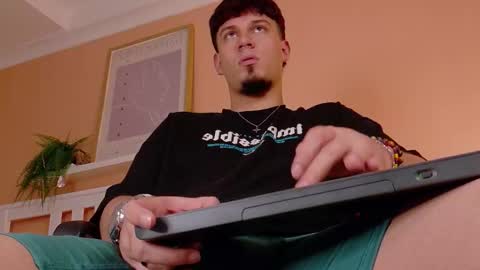 Snapshot of liamthunder05_ chatting on October 11, 9:02 pm Liam Thunder online show from October 11, 9:02 pm