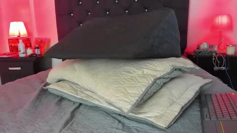 liamtrevor online show from December 19, 1:23 am