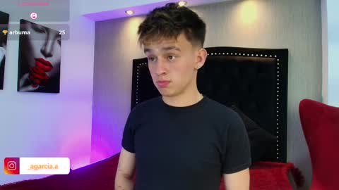 Snapshot of liamwild20 chatting on November 30, 3:43 am liam online show from November 30, 3:43 am