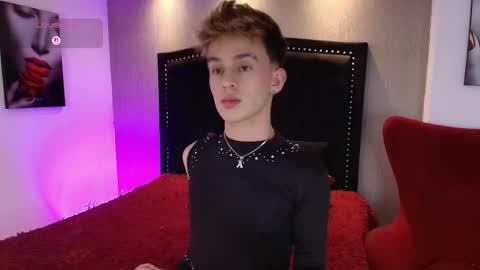 Snapshot of liamwild20 chatting on December 15, 5:01 am liam online show from December 15, 5:01 am