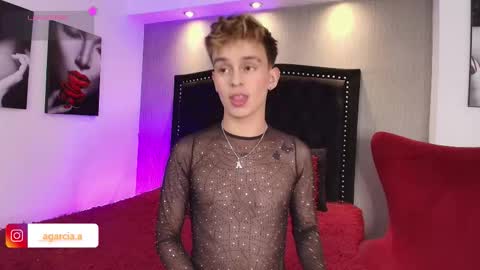 Snapshot of liamwild20 chatting on December 19, 5:47 am liam online show from December 19, 5:47 am