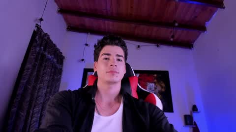 Snapshot of liamwyatt_ chatting on December 3, 7:10 am liamwyatt_ online show from December 3, 7:10 am