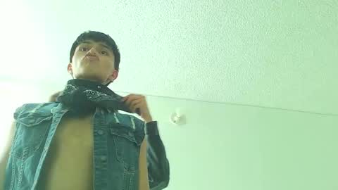 Snapshot of lian_y_dilan chatting on March 29, 8:31 pm lian_y_dilan online show from March 29, 8:31 pm