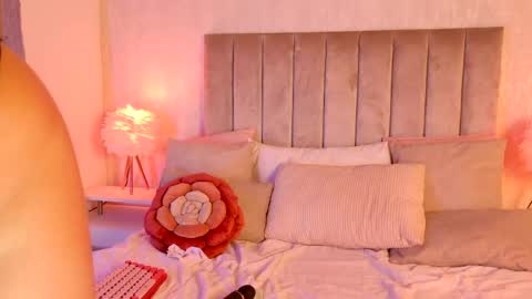 Liora online show from May 19, 9:43 pm
