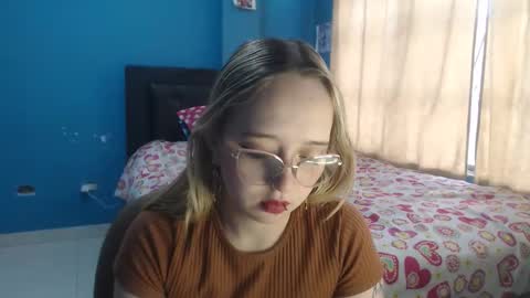 Lia Roberts online show from December 4, 12:14 pm