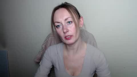 Lia online show from April 14, 10:54 am