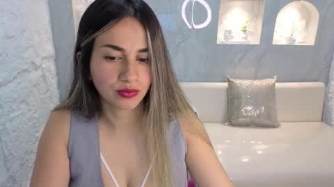 Snapshot of liat_white_tx chatting on October 18, 1:12 pm Online 800 to 1400 online show from October 18, 1:12 pm