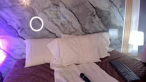 Lia Tompson online show from November 12, 7:57 pm