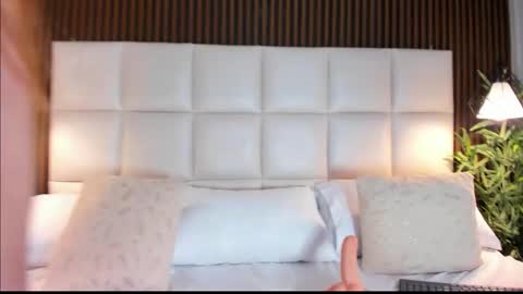  LIA TINK  online show from November 22, 6:07 pm