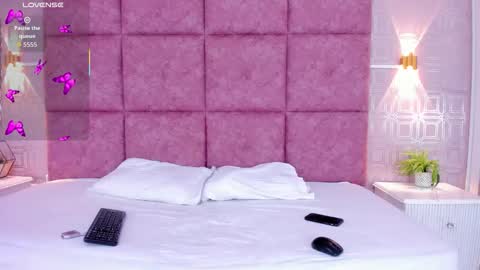 liavelez_ online show from March 16, 1:48 pm