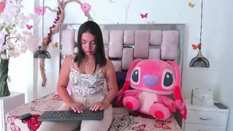 Snapshot of liawells_ chatting on June 25, 1:26 pm liawells_ online show from June 25, 1:26 pm