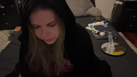 Snapshot of libbydeetzxxx chatting on December 9, 1:02 pm Libby Deetz online show from December 9, 1:02 pm