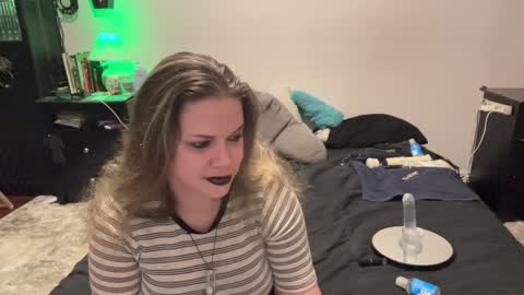 Snapshot of libbydeetzxxx chatting on December 10, 9:55 am Libby Deetz online show from December 10, 9:55 am