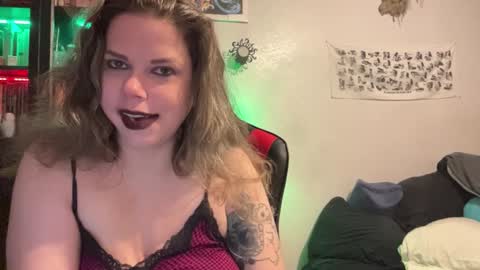 Snapshot of libbydeetzxxx chatting on December 17, 1:16 pm Libby Deetz online show from December 17, 1:16 pm