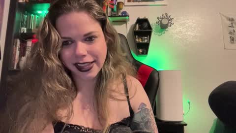 Snapshot of libbydeetzxxx chatting on December 19, 2:02 pm Libby Deetz online show from December 19, 2:02 pm