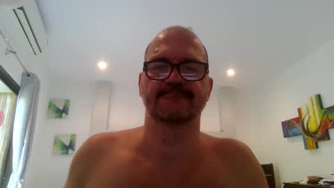 Snapshot of libertarians1972 chatting on October 30, 5:31 am Cockcentric online show from October 30, 5:31 am