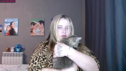 light_lunaa online show from September 12, 1:55 pm