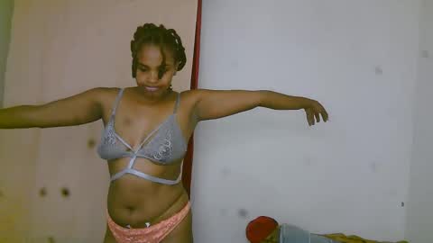 Snapshot of lightskin_maria chatting on May 29, 7:12 pm Maria online show from May 29, 7:12 pm