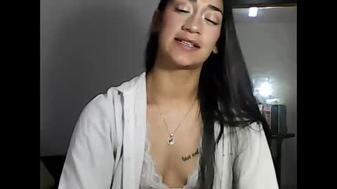 Snapshot of liia__strong chatting on October 26, 7:09 pm LIIA online show from October 26, 7:09 pm