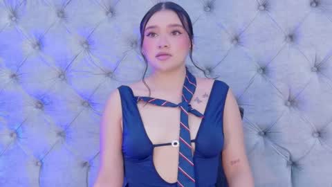liiabloomm online show from May 23, 4:29 am