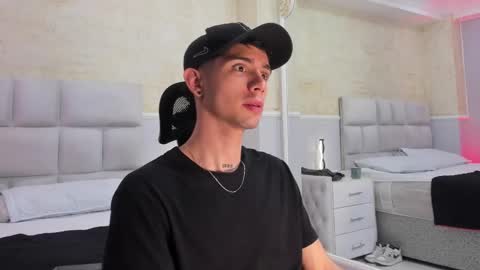 Snapshot of liiamhudson_ chatting on February 4, 10:21 am L I I A M online show from February 4, 10:21 am