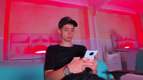 Snapshot of liiamhudson_ chatting on February 7, 2:40 am L I I A M online show from February 7, 2:40 am