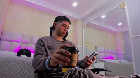 Snapshot of liiamhudson_ chatting on February 12, 4:23 am L I I A M online show from February 12, 4:23 am