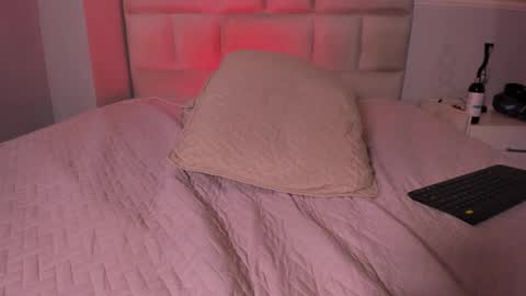 Snapshot of liiamhudson_ chatting on February 21, 8:40 am L I I A M online show from February 21, 8:40 am