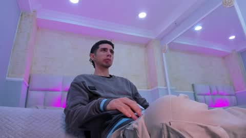 Snapshot of liiamhudson_ chatting on March 2, 5:01 am L I I A M online show from March 2, 5:01 am