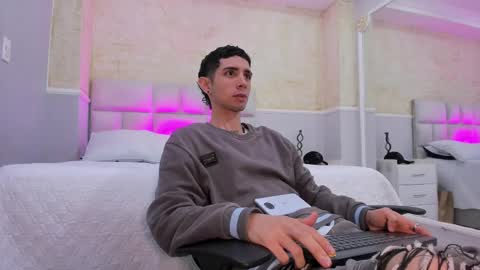 Snapshot of liiamhudson_ chatting on March 4, 5:32 am L I I A M online show from March 4, 5:32 am