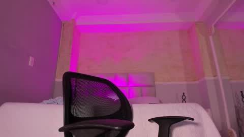 Snapshot of liiamhudson_ chatting on March 4, 8:35 am L I I A M online show from March 4, 8:35 am