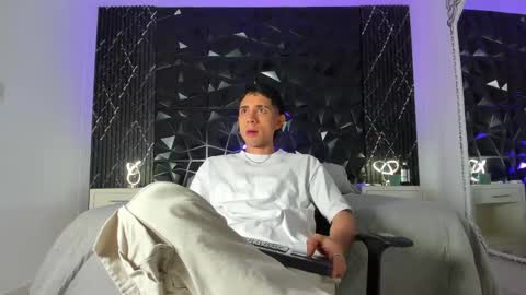 Snapshot of liiamhudson_ chatting on March 10, 10:48 am L I I A M online show from March 10, 10:48 am