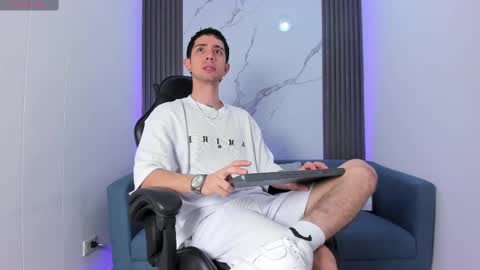 Snapshot of liiamhudson_ chatting on September 10, 2:28 pm L I I A M online show from September 10, 2:28 pm