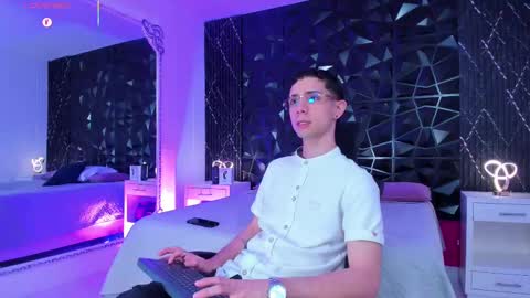 Snapshot of liiamhudson_ chatting on September 12, 9:59 pm L I I A M online show from September 12, 9:59 pm