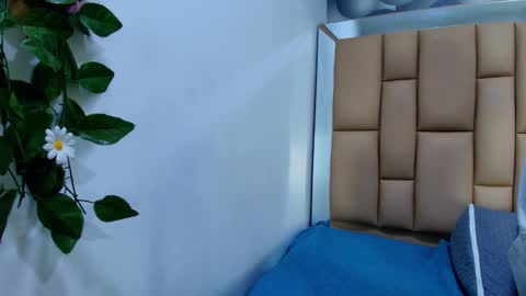 Snapshot of liil_miia chatting on February 16, 7:10 pm Miia online show from February 16, 7:10 pm