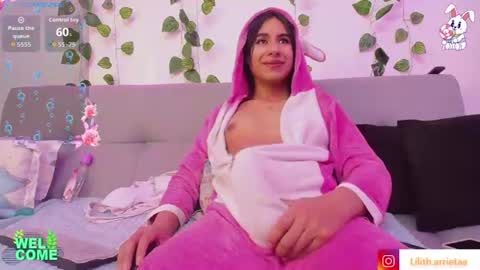 Snapshot of liiliith_1 chatting on July 7, 5:10 am liiliith_1 online show from July 7, 5:10 am