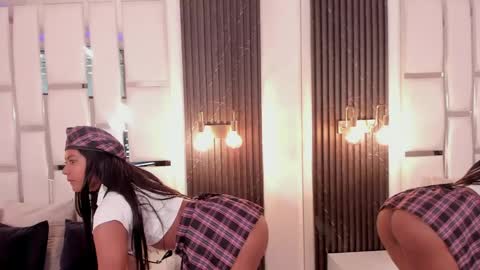 Snapshot of liily_evans_ chatting on May 15, 1:07 pm Liily Evans online show from May 15, 1:07 pm