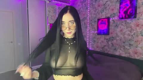 Snapshot of liizzymoore_ chatting on June 2, 12:51 pm Lizzy 3 online show from June 2, 12:51 pm