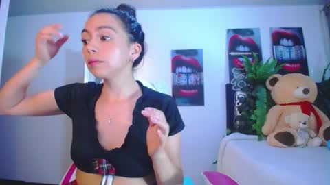Snapshot of lika_little3 chatting on August 2, 12:31 am Liika online show from August 2, 12:31 am