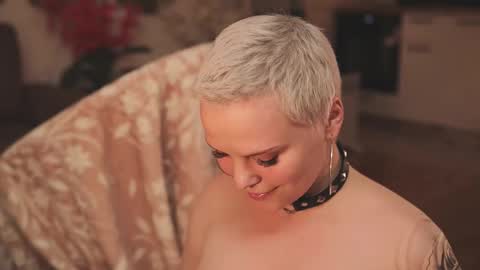 likaaberry online show from October 30, 7:58 pm